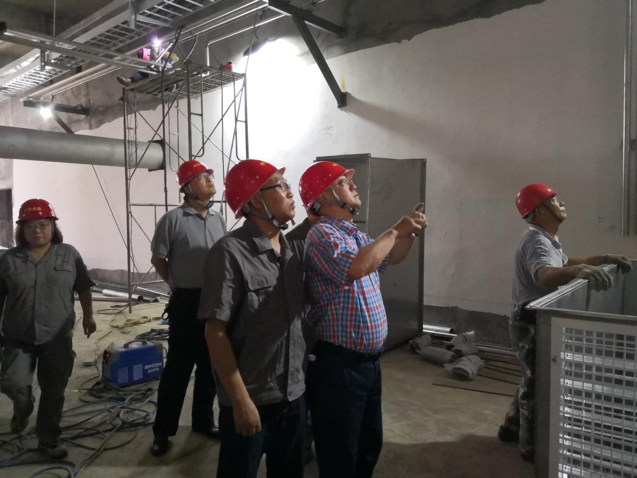 公司慰問項(xiàng)目現(xiàn)場人員并檢查安全生產(chǎn)工作