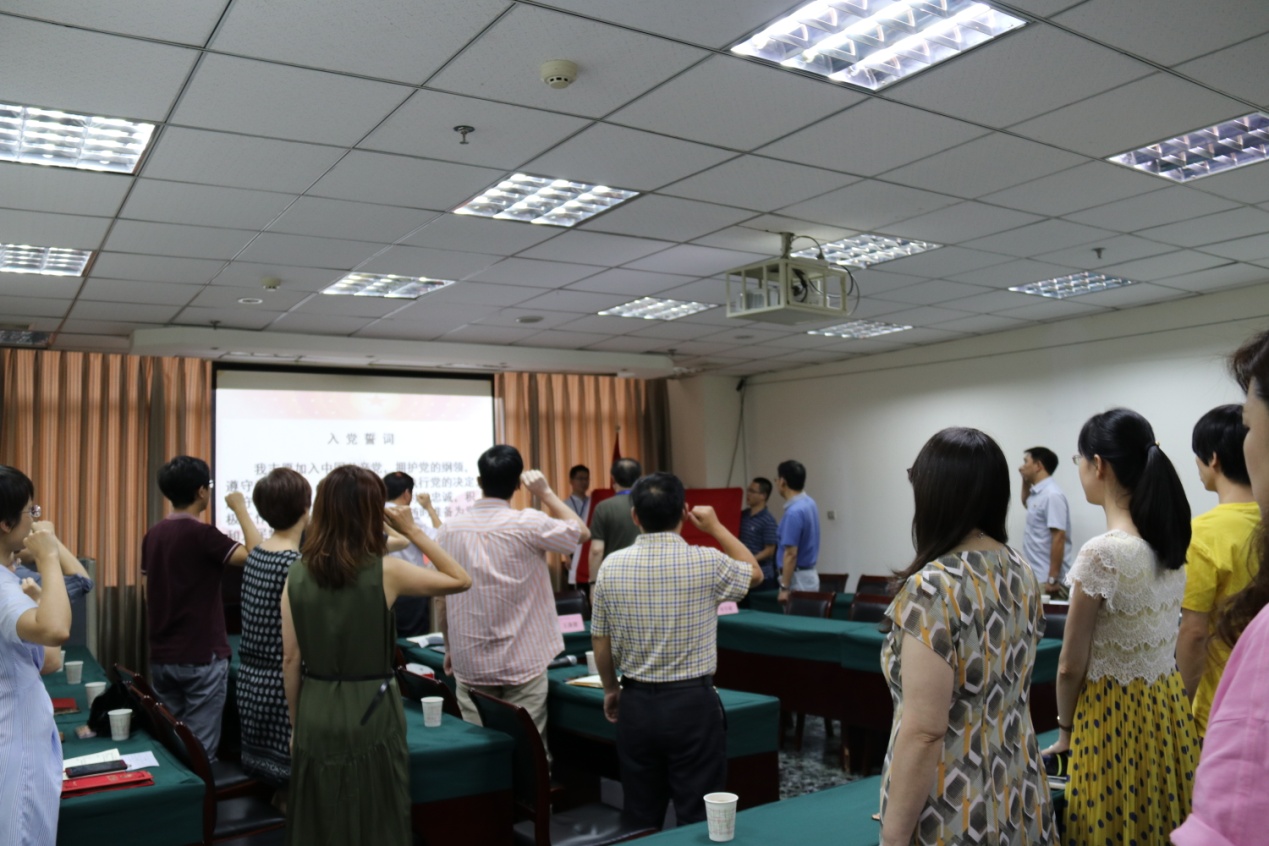 重溫入黨誓詞.jpg 重溫入黨誓詞.jpg